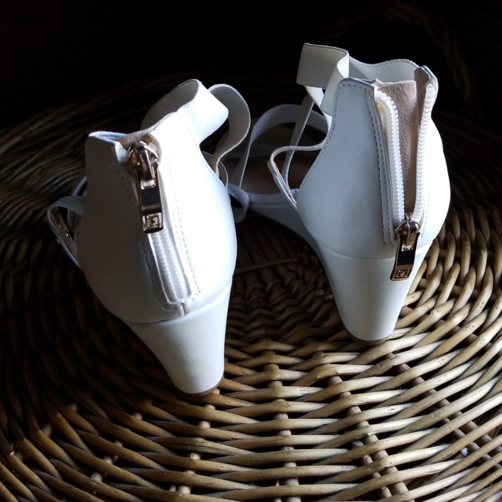 Icy White Liz Claiborne Strappy Sandals!